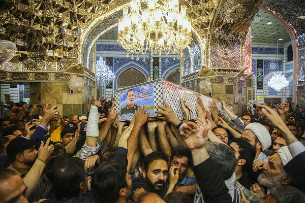 جلوه‌هایی از مراسم وداع با پیکر سردار شهید «نیلفروشان» در قم
