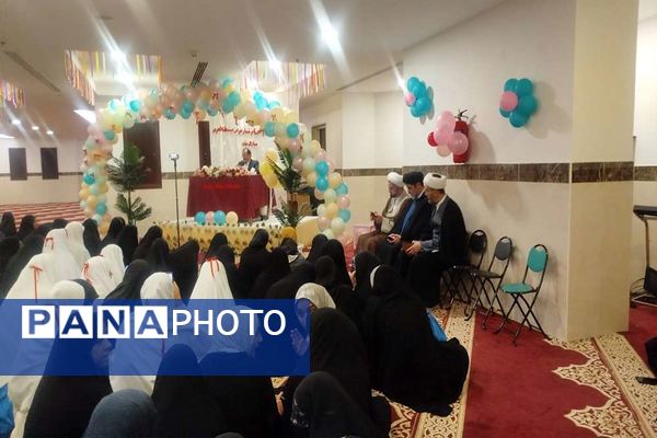 از پشت میز نیمکت تا زیر آسمان مدینه