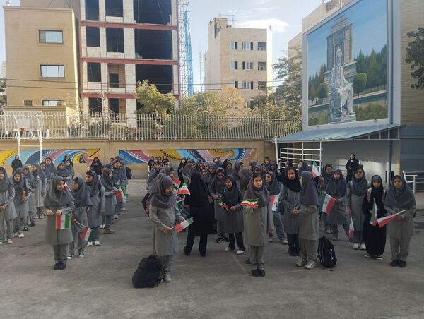 زنگ مهر، نوای امید در دبیرستان فرزانگان ۵ مشهد