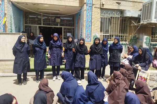 آیین سپاس معلم به مناسبت هفته گرامیداشت مقام معلم توسط دانش آموزان منطقه پردیس