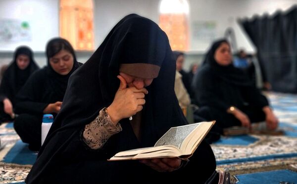 زمزمه دعای عرفه در پارسیان