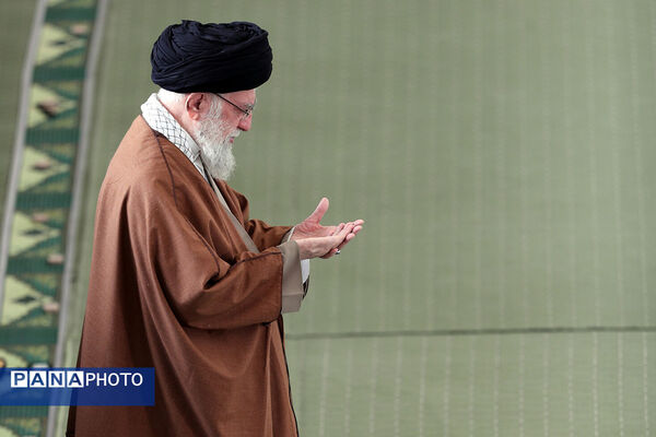 اقامه نماز عید فطر به امامت مقام معظم رهبری