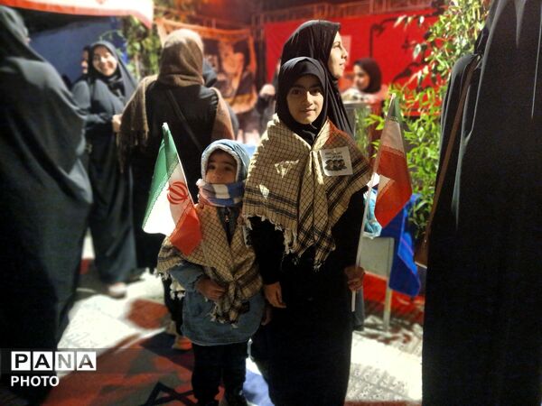 حضور حداکثری جامعه فرهنگی و دانش‌آموزی در تجمعات شبانه