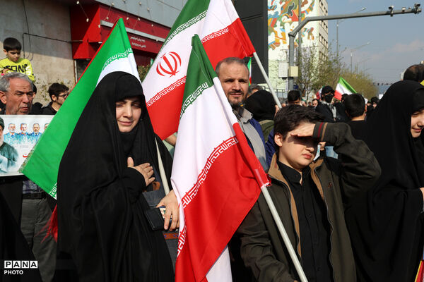 تشییع پیکر شهیدان لاریجانی، سلیمانی و شهدای ناوشکن دنا - 3