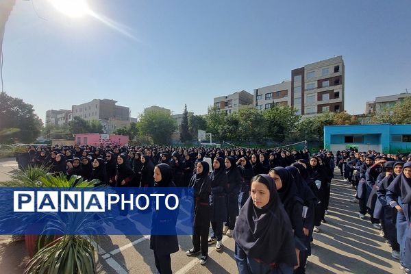 نواخته شدن زنگ سلامت‌روان توسط نماینده شهردار ری در دبیرستان ارشاد