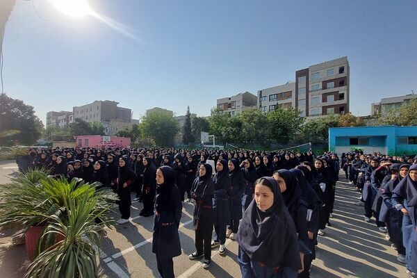 نواخته شدن زنگ سلامت‌روان توسط نماینده شهردار ری در دبیرستان ارشاد