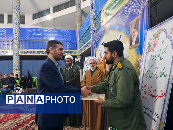 محفل انس با قرآن کریم در مسجد جامع قائمشهر