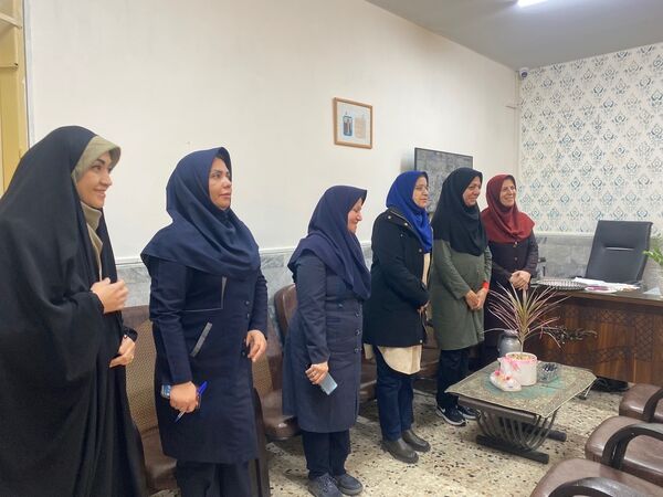 تقدیر از مشاور هنرستان مهدیزاده نیا ناحیه هفت مشهد
