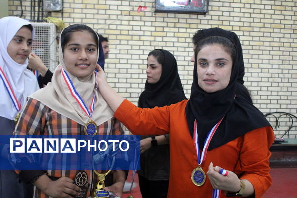 تیم فوتسال دانش‌آموزان دختر شهرستان دشتی قهرمان استان بوشهر