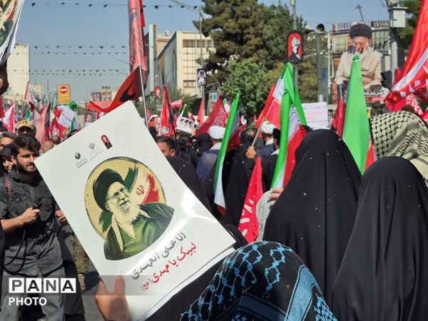 اشک یک ملت در بدرقه رهبر شهید