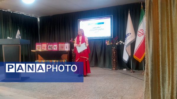 تجلیل از دانش‌آموزان منتخب جشنواره علمی - پژوهشی ناحیه یک کرج