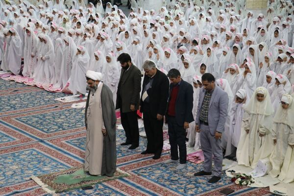 جشن تکلیف2000 نفری دانش‌آموزان زابل