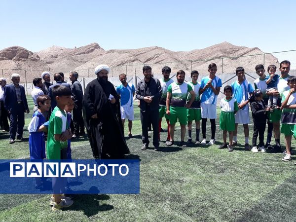 بهره‌برداری از چمن‌های مصنوعی روستای تولا و سنجدک شهرستان کوهسرخ