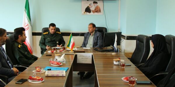 نشست صمیمی مدیر آموزش و پرورش سملقان با مسئول بسیج فرهنگیان 