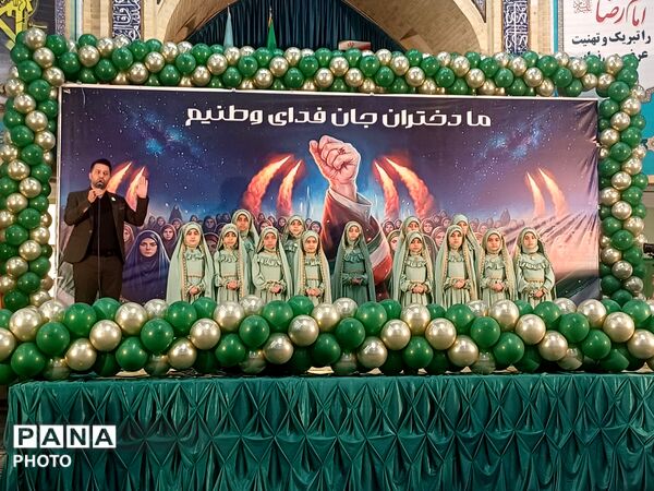 تجدید بیعت دختران وطن با آرمان‌های انقلاب در حسینیه امام