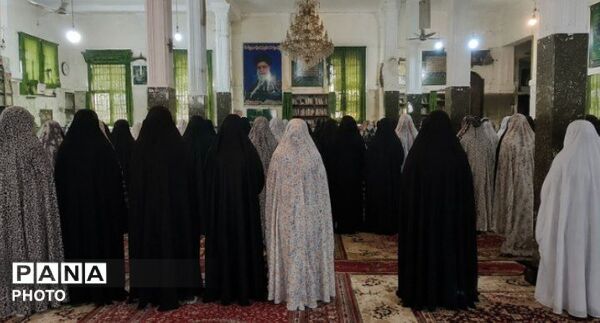 اقامه نماز استغاثه مردم کمالشهر کرج در تجمعات شبانه 