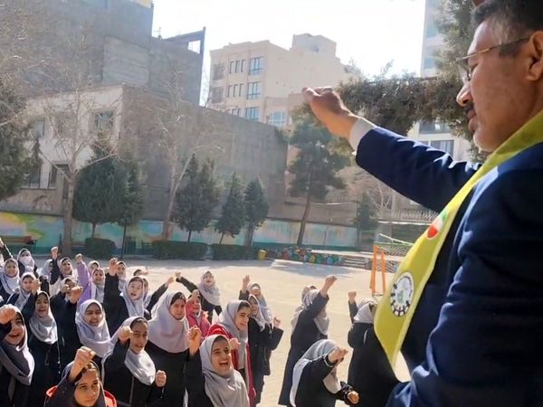 تمرین آمادگی پیشتازان دبیرستان شاهد شهید حمامی ناحیه ۶ مشهد