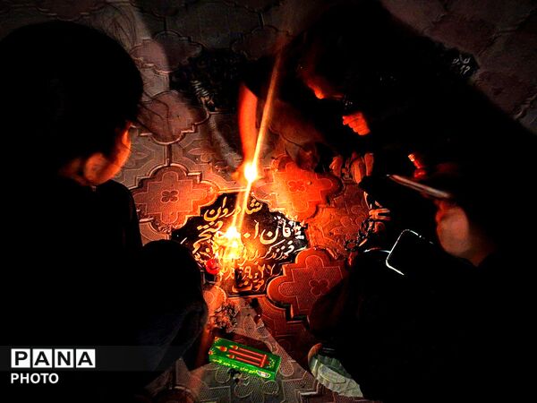 روشنایی شمع‌ها در شام غریبان؛ کاشمر در سوگ کربلا