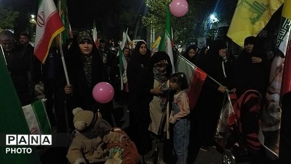 دختران نیشابوری در صف اول تجمعات-۱