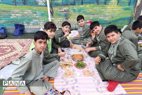 روز جهانی کودک با طعم مهربانی در مدرسه شهید رجایی