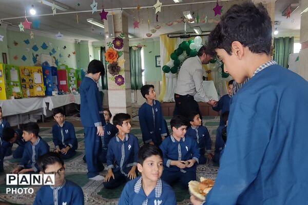 برپایی نماز جماعت در مدارس ناحیه دو شهرری 