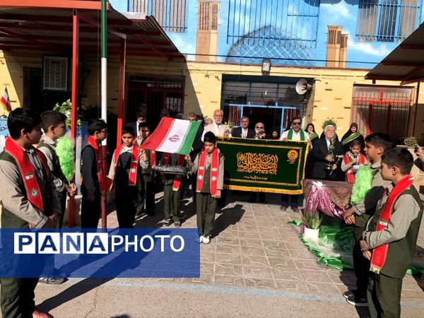 خادمان حرم امام رضا (ع) مهمان دبستان احمد کاظمی یک