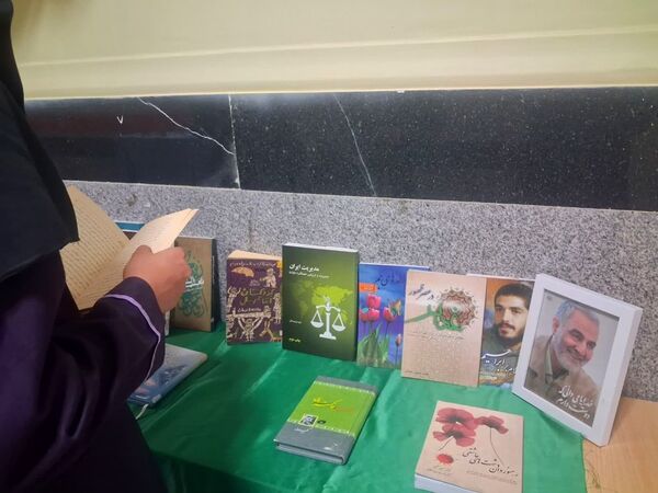 بازسازی کتابخانه مدرسه حضرت خدیجه کبری به‌مناسبت هفته کتاب و کتابخوانی برای ارتقا سطح علمی دانش‌آموزان