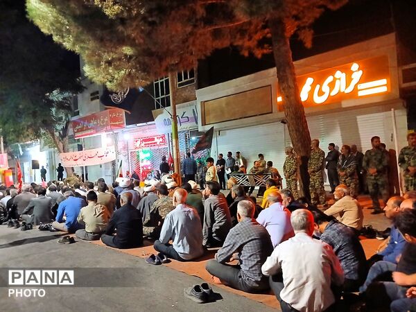ادامه اجتماعات شبانه، از سرودخوانی تا شهید شناسی