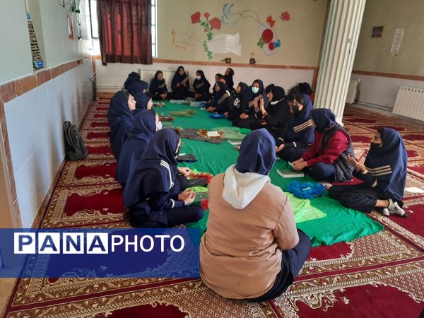 انس با قرآن در دبیرستان امامت مهدیه