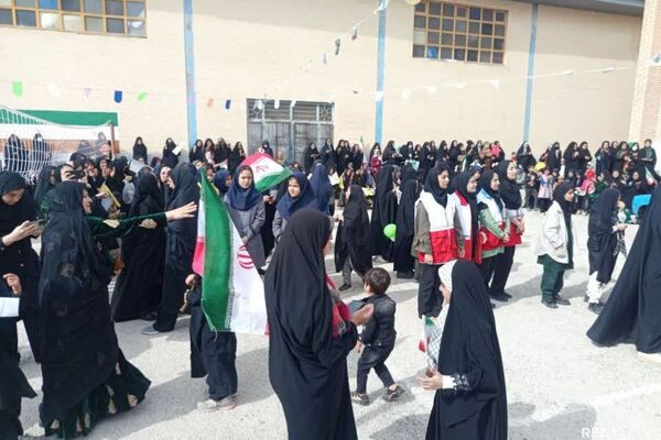 مردم شهرستان خانمیرزا در راهپیمایی ۲۲ بهمن وحدت را به نمایش گذاشتند