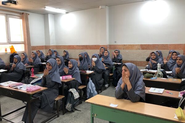 برگزاری انتخابات همیار مشاور در آموزشگاه شاهد نجمه ناحیه دو شهرری 