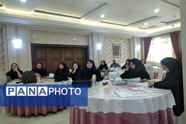 دوره و کارگاه تعاملی مربی، راهبر نسل جدید در مشهد