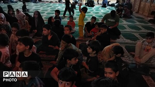 غرفه دهه نودی های مسجد جامع در شب صد و چهل و چهارم 