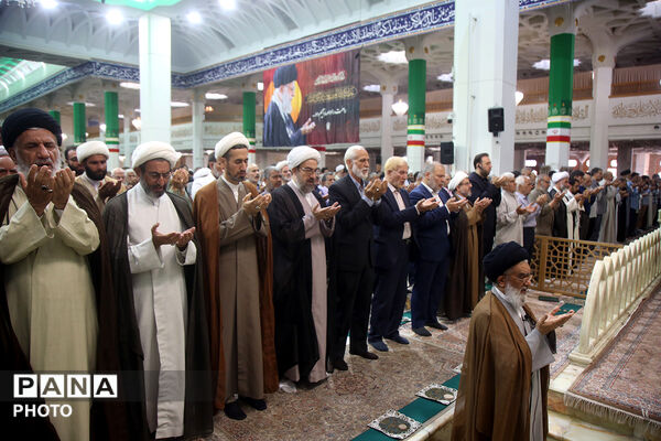 اقامه نماز عید سعید قربان در حرم حضرت معصومه(س)