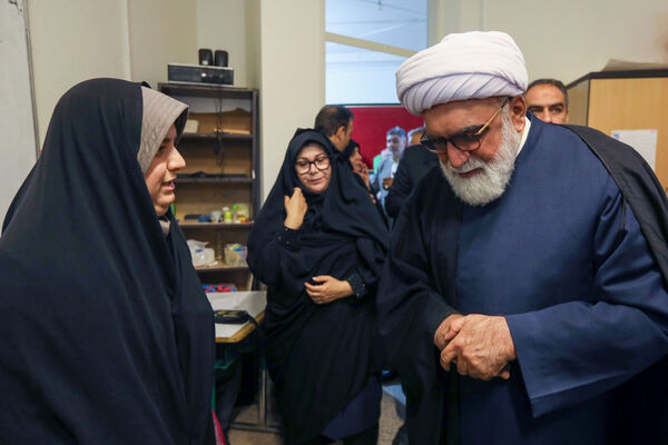 حضور تولیت آستان قدس رضوی در جمع دانش‌آموزان با آسیب بینایی مشهد