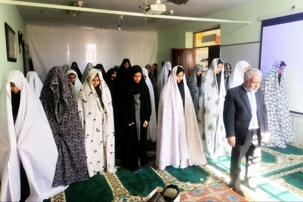 جلسه جهاد اسلامی حجاب و عفاف دختران در دبیرستان حاج مهدی روحانی شهرستان خلیل آباد 