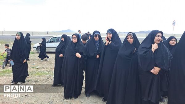 آیین اهتزاز پرچم امام رضا(ع) و رونمایی از دیوارنگاره کودکان میناب در شهر کهک