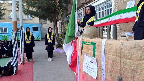برگزاری مراسم ۱۳ ابان در دبیرستان مستوفی ۲