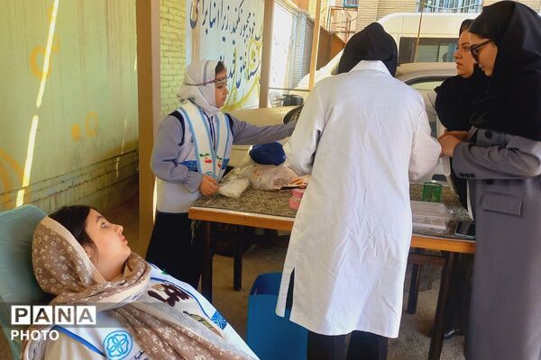 هفته سلامت در ورامین: جشنی برای سلامتی با حضور دانش‌آموزان، فرهنگیان و هلال احمر