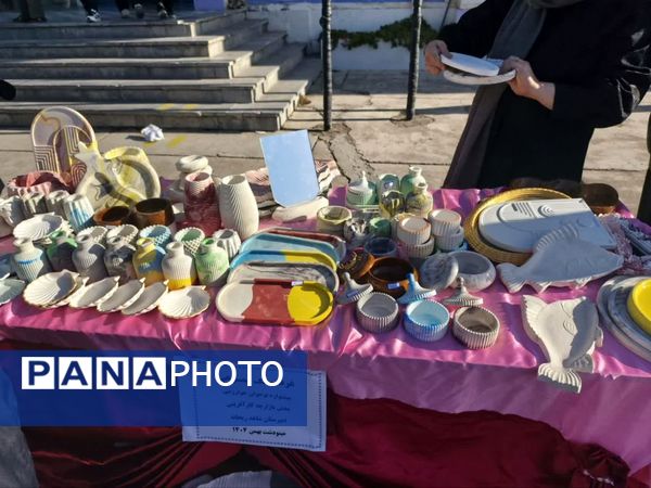 بازارچه کارآفرینی در دبیرستان شاهد ریحانه