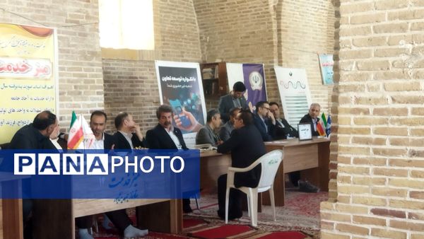 میز خدمت ادارات و بانک‌ها در نماز جمعه نیشابور