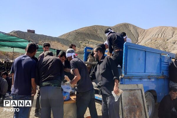 پخت حلیم در روز اربعین حسینی شهر بار نیشابور