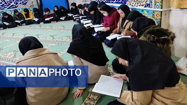 محفل انس با قرآن در مدرسه نمونه دولتی حضرت زینب(س)