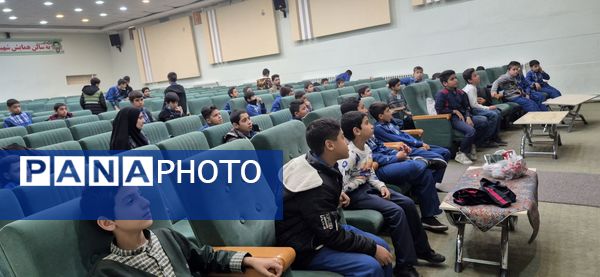 دانش آموزان دبستان امیر آقایی مهمان برنامه پرنشاط جوانه های کانون لقمان کاشمر