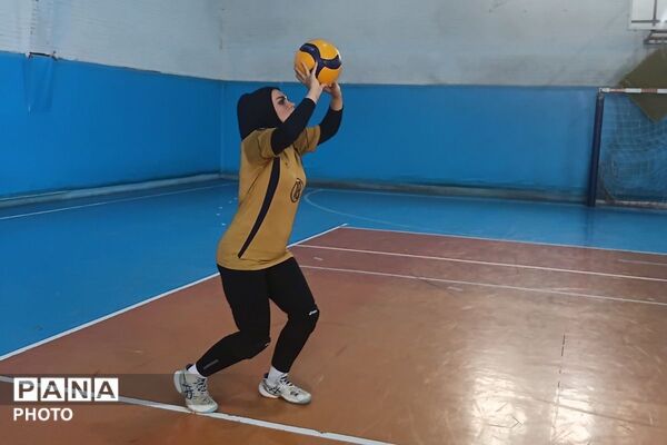رقابت مادران و دختران قرچکی برای کسب عنوان قهرمانی