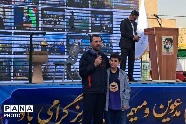 گرامیداشت هفته تربیت بدنی و افتتاح زمین چمن مصنوعی دبیرستان البرز
