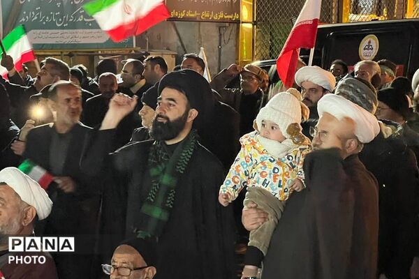اجتماع بزرگ شبانه مردم فیروزکوه در میدان معلم