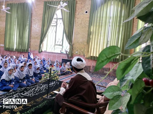 محفل انس با قرآن و اقامه نماز جماعت در سومین روز ماه مبارک رمضان 