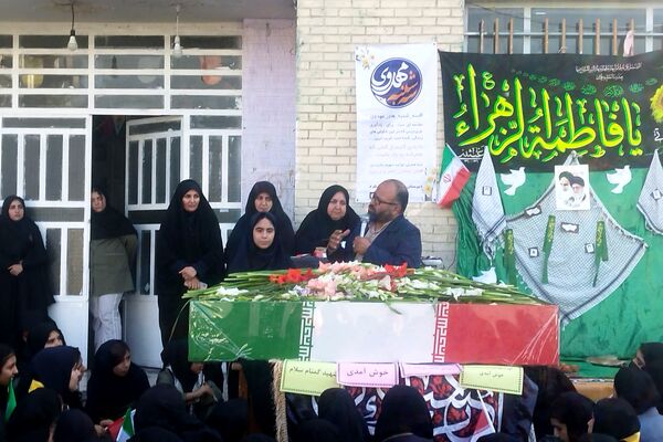 دبیرستان دخترانه صنف پوشاک ناحیه 3 میزبان شهید گمنام