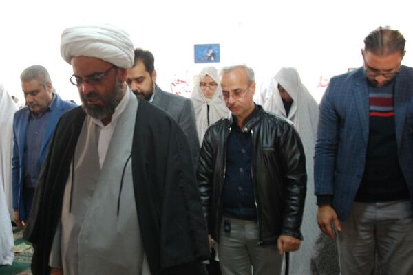 نماز جماعت به‌مناسبت هفته قرآن، عترت نماز در دبیرستان الغدیر ناحیه یک شهرری